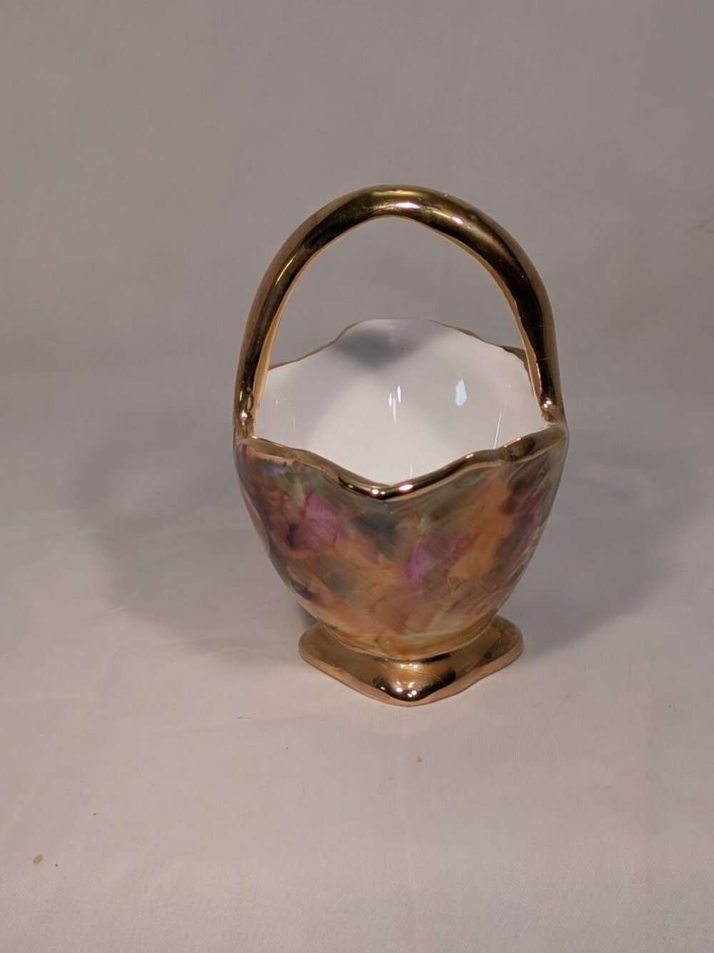 HAND PAINTED ARTIST Signed Sovereign China Basket Collectors Piece - Picture 3 of 8
